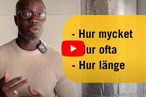 Arbetsmiljöverkets expert, en man i beige tröja, pratar och gestikulerar. Bildtext: Hur mycket, Hur ofta, Hur länge